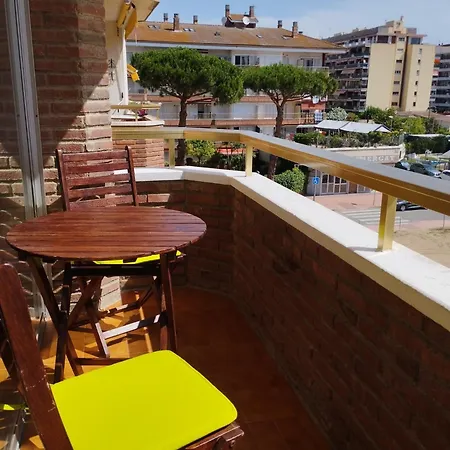 Apartment Vibrant Near Lloret *